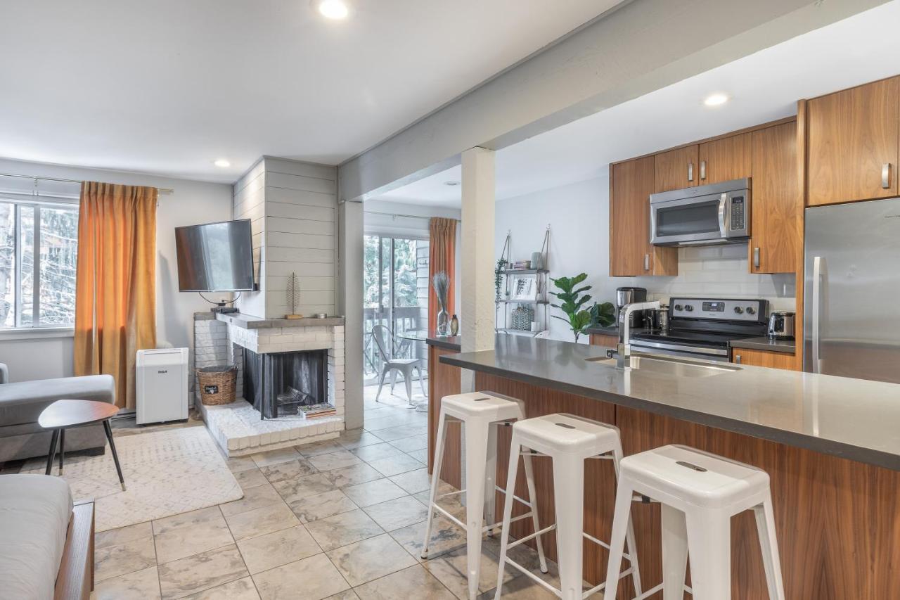Updated Whistler Creek Studio With Parking Exterior photo